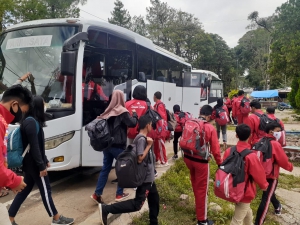 Bus pariwisata di makassar