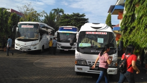 sewa bus makassar