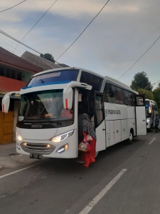 sewa bus makassar