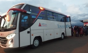 Bus Pariwisata Makassar-Els Queen Wisata